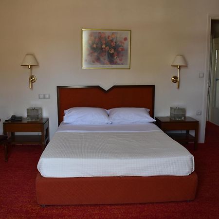 Hotel Theoxenia Mesolóngion Eksteriør billede