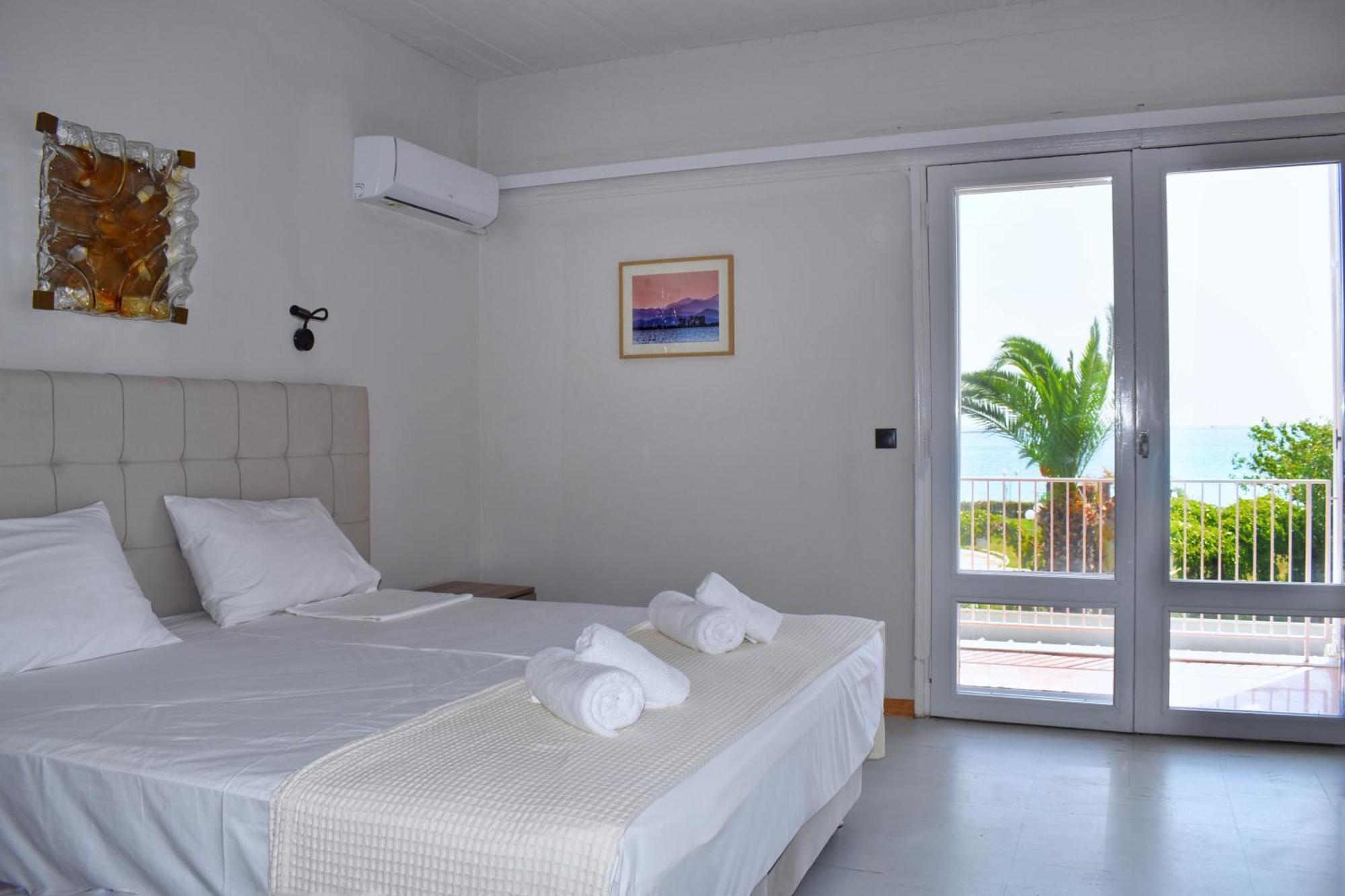 Hotel Theoxenia Mesolóngion Eksteriør billede