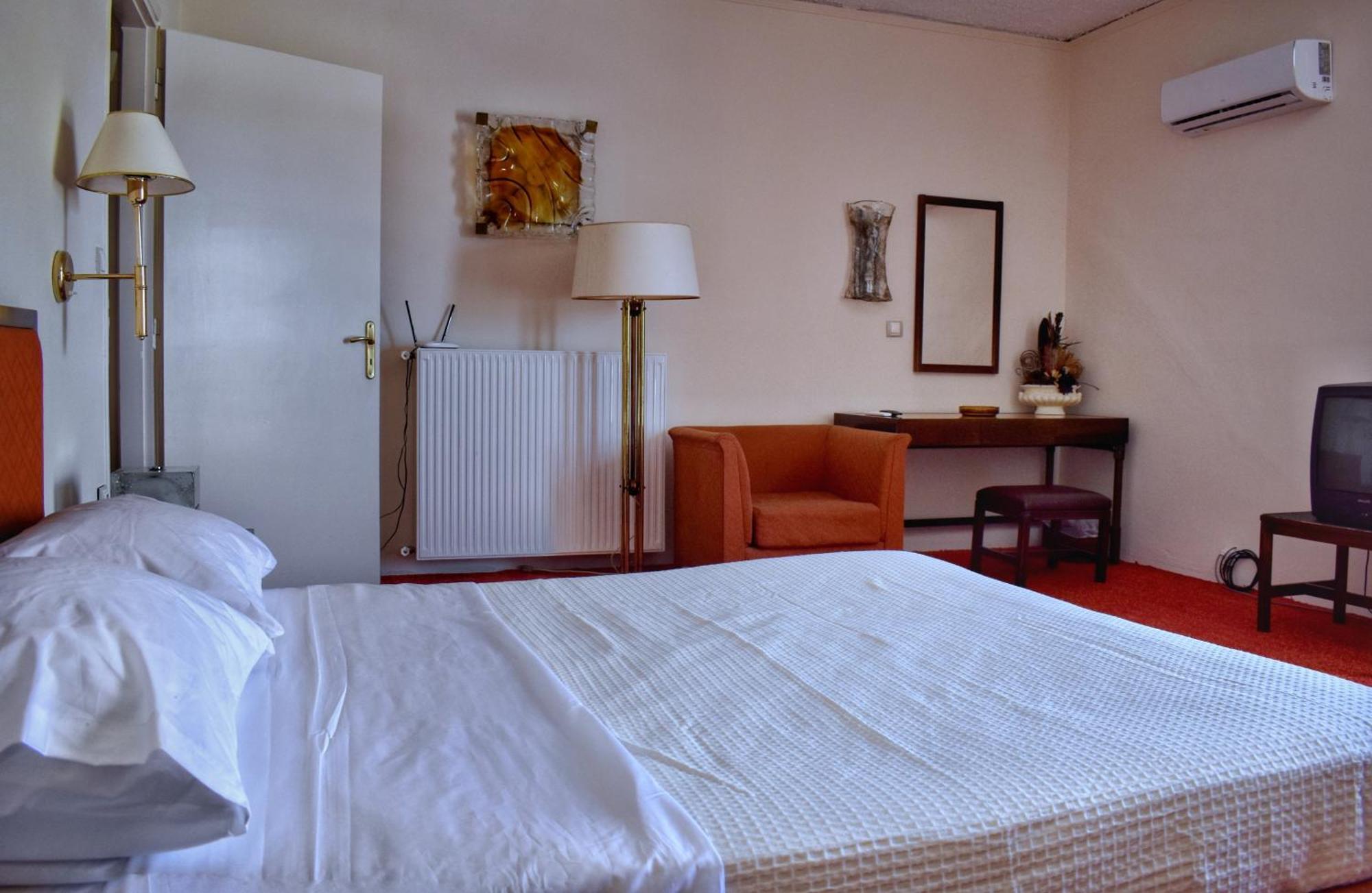 Hotel Theoxenia Mesolóngion Eksteriør billede