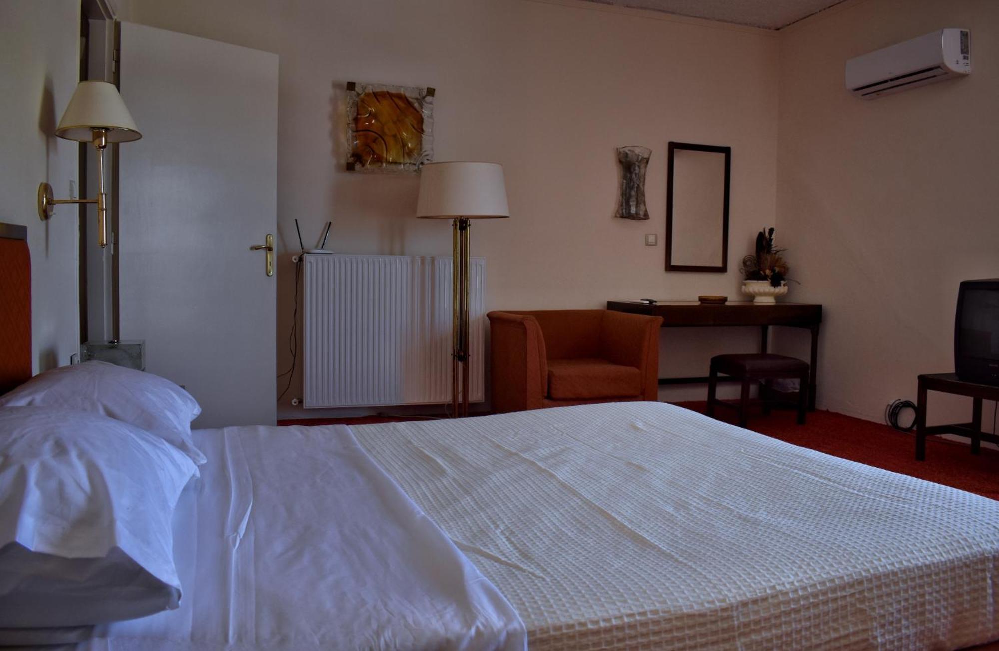 Hotel Theoxenia Mesolóngion Eksteriør billede